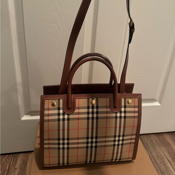 BURBERRY Small Vintage Check Two-handle Title Bag in Archive Beige - NEVER USED - Picture 3 of 13